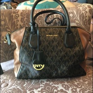 Michael kors crossover bag